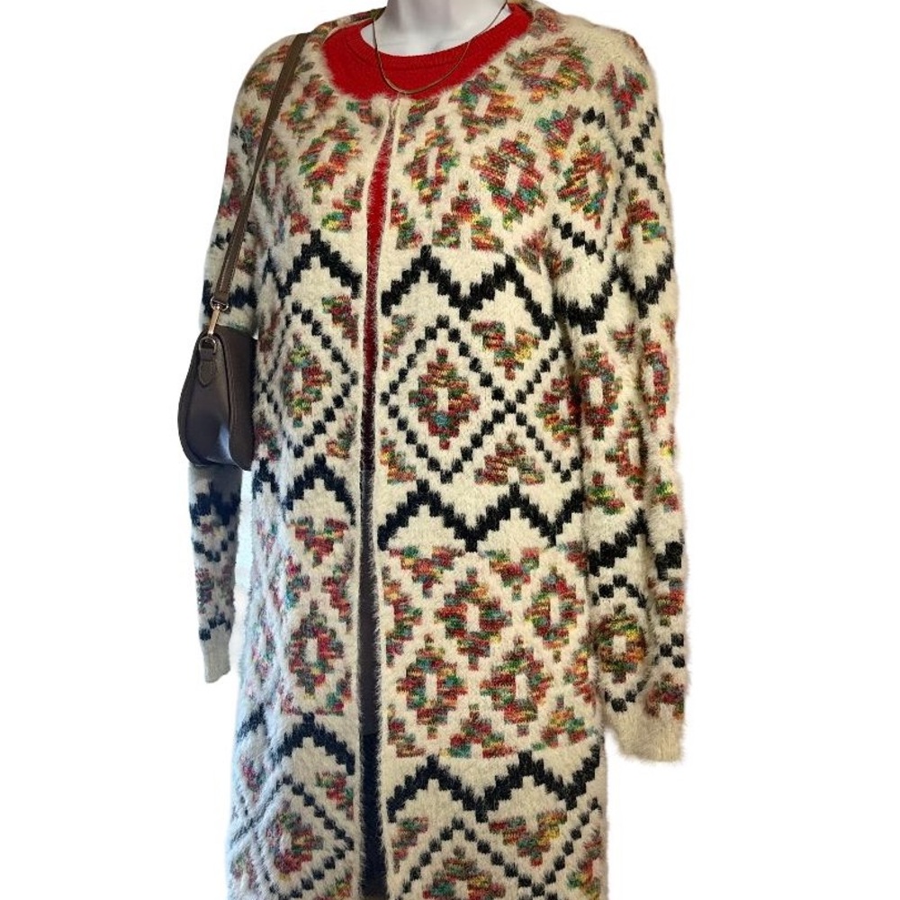 Chic Women's Patterned Cardigan - image 3